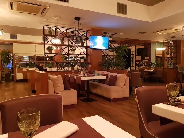 Ресторан "Gusto gastro salon" ("Густо гастро салон") — фото 4