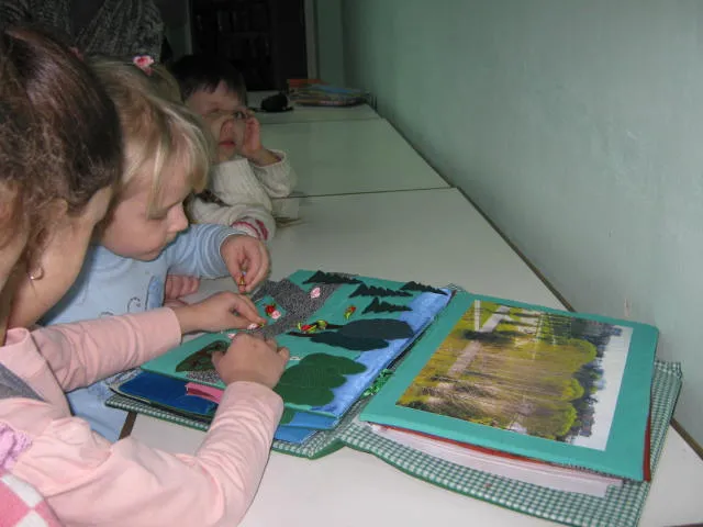 Недобачаючим дітям в бібліотеці показували книги — фото 5