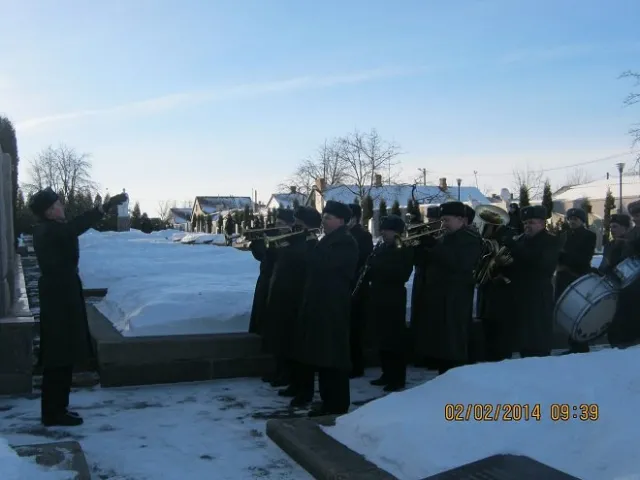 Рівненські чиновники на кладовищі згадали за ветеранів та поїли каші (Фоторепортаж) + (Відео) — фото 7