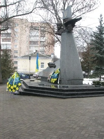 Сьогодні о 12 годині біля пам’ятника героя відбулася панахида та мітинг-вшанування героя-повстанця (Фоторепортаж) — фото 6