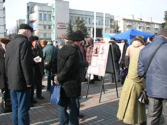 Фронтмен гурту «OT Vinta» виставив серію своїх карикатур про відомих політиків та українських героїв (Фоторепортаж) + (Відео) — фото 1