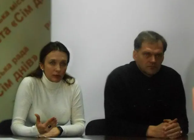 У Рівному залякують активістку, якій облили авто кислотою — фото 1