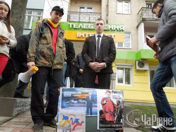 Протестувальники вимагали відключити російські телеканали (Фоторепортаж) — фото 5