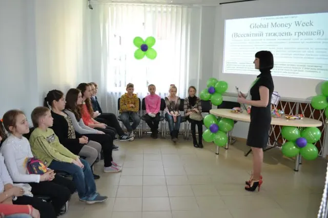 ПриватБанк відкрив свої двері для школярів Рівненщини (Фоторепортаж) — фото 2