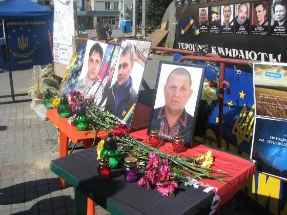 Вчора у Рівному згадували героїв «Небесної сотні»: цими днями виповнюється 40 днів з часу їхньої загибелі (Фото) + (Відео) — фото 1