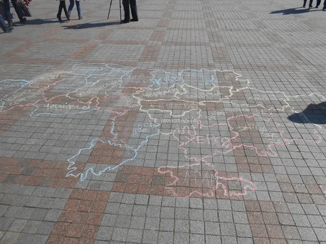 У Рівному відбувся флешмоб «Рівне за єдину Україну!» (Фоторепортаж) — фото 2