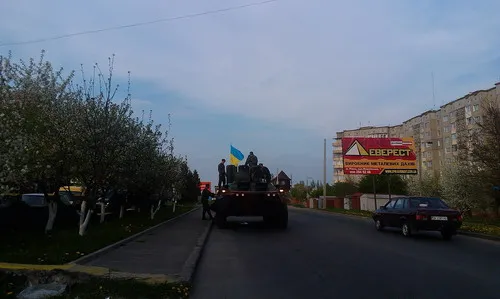 На дорогах Рівного з’явились БТРи (Фоторепортаж) — фото 2