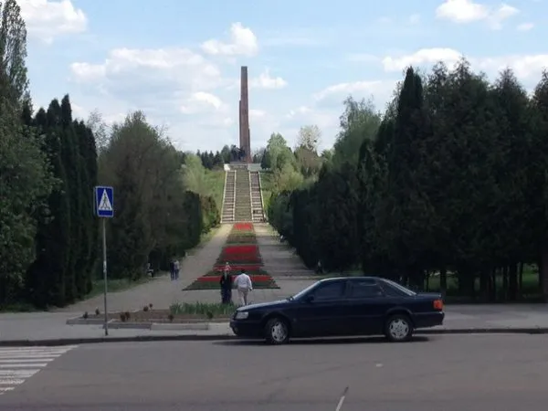 У Рівному біля Пагорбу Слави, повним ходом йде будівництво (Фоторепортаж) — фото 1