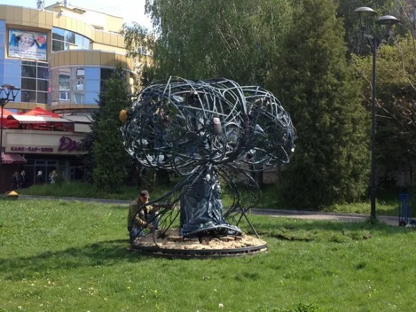 Даринка-щедринка вже знайшла своє місце на площі Короленка (Фото) — фото 1
