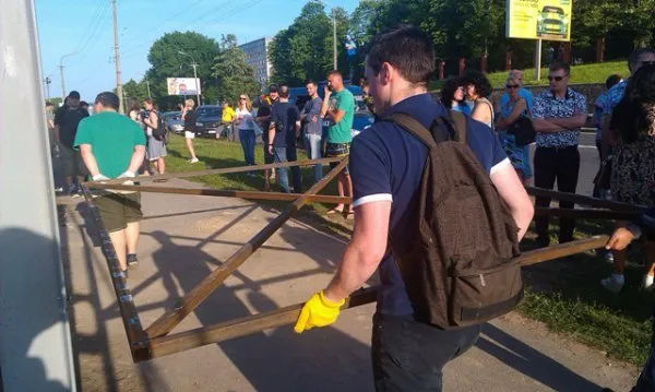 Близько сотні активних рівнян зібралися на толоку, на скандальному будівництві на Пагорбі Слави (Фоторепортаж) + (Відео) — фото 2