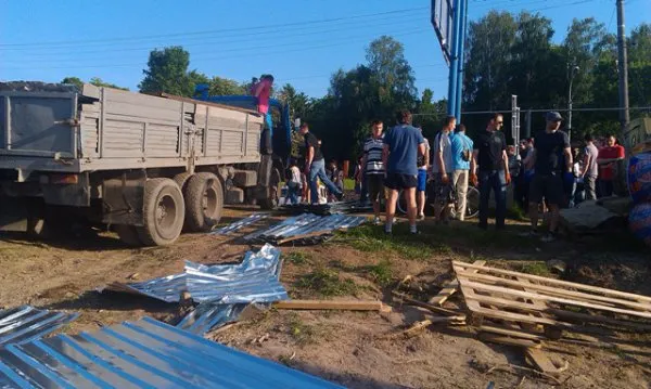 Близько сотні активних рівнян зібралися на толоку, на скандальному будівництві на Пагорбі Слави (Фоторепортаж) + (Відео) — фото 5