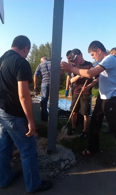 Близько сотні активних рівнян зібралися на толоку, на скандальному будівництві на Пагорбі Слави (Фоторепортаж) + (Відео) — фото 6
