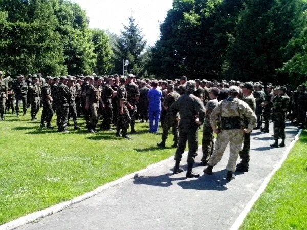 Солдати підняли справжній бунт, та відмовляються їхати воювати на схід (Фото) — фото 2
