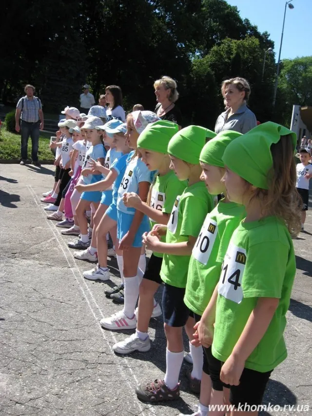 У Рівному відбувся масовий забіг в рамках «Всеукраїнського олімпійського дня» (Фоторепортаж) — фото 6