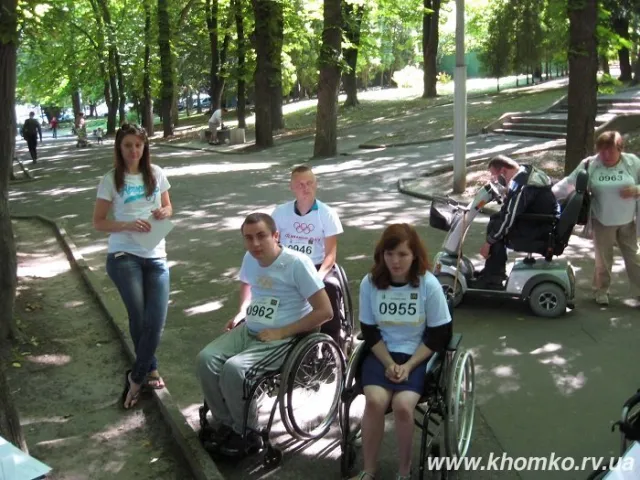 У Рівному відбувся масовий забіг в рамках «Всеукраїнського олімпійського дня» (Фоторепортаж) — фото 7