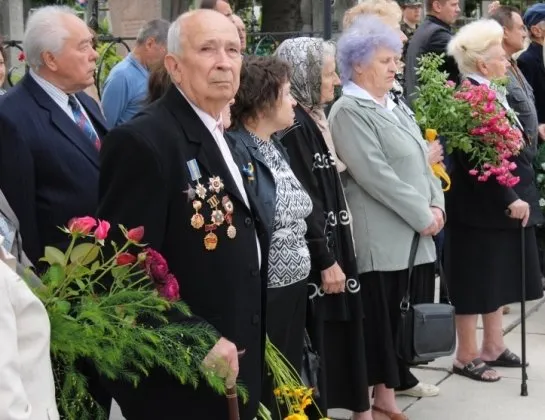 У Рівному військовослужбовці вшанували жертв війни (Фото) — фото 3