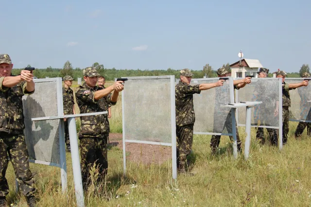 Майбутніх офіцерів муштрують на Рівненському полігоні (Фоторепортаж) — фото 6