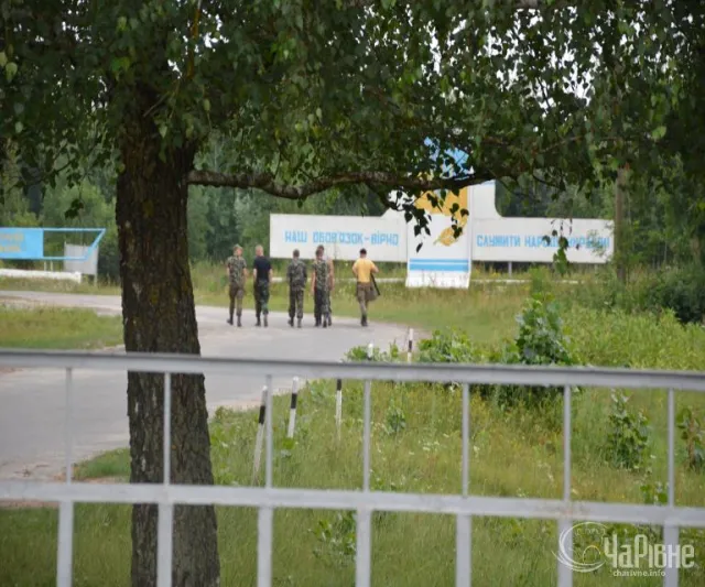 Підприємці наживаються на солдатах, які їдуть у зону АТО (Фото) — фото 2