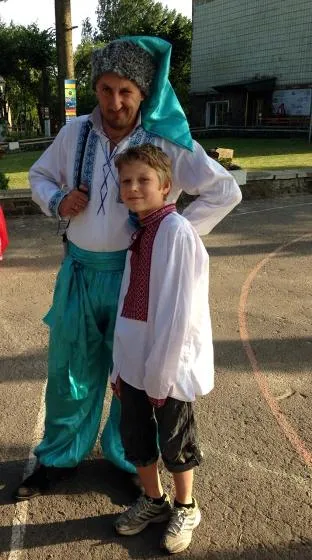 Діти збирають власні віче та пишуть листи військовим (Фоторепортаж) — фото 7