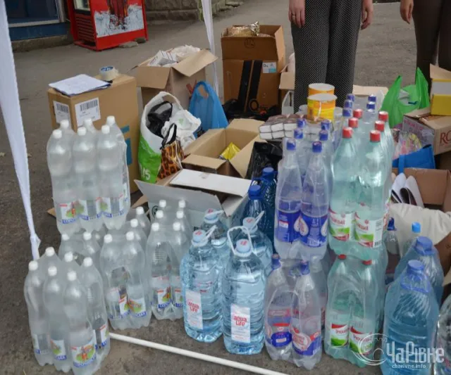 У рівненських мікрорайонах, дворах діють пункти збору допомоги армійцям (Фоторепортаж) — фото 5