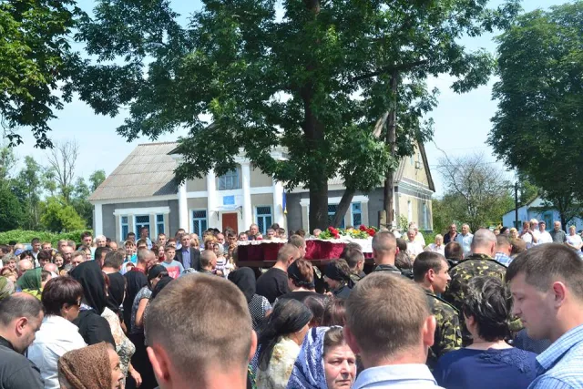 Тисячі людей, сльози на очах, розпач у душі... Герої не вмирають! (Фоторепортаж) — фото 1