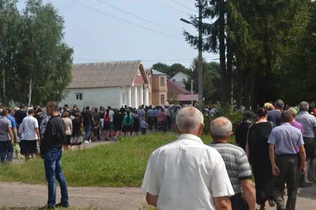 Тисячі людей, сльози на очах, розпач у душі... Герої не вмирають! (Фоторепортаж) — фото 6