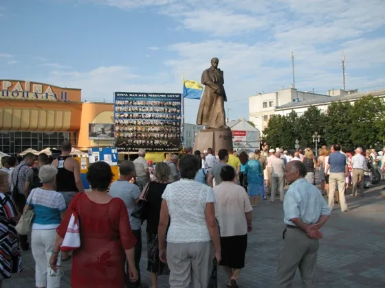 Після майже двохмісячної перерви у Рівному, на майдані Незалежності, відбулося Народне Віче (Фоторепортаж) — фото 8
