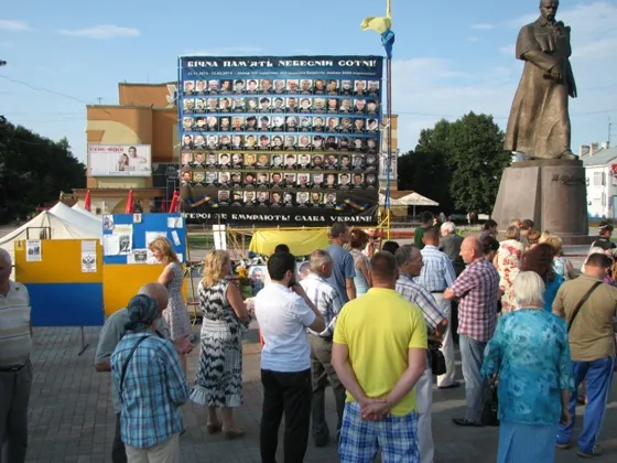 Після майже двохмісячної перерви у Рівному, на майдані Незалежності, відбулося Народне Віче (Фоторепортаж) — фото 9