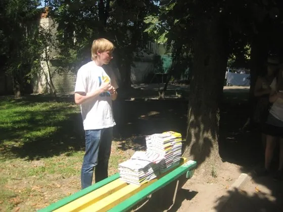 Кілька десятків активістів, вийшли на вулиці щоб боротися з окупантом (Фото) — фото 3