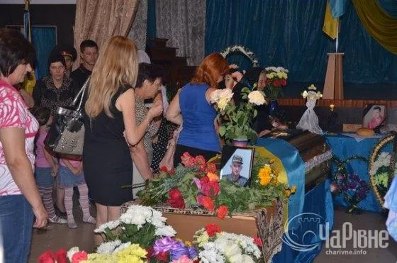 Сьогодні на Рівненщині попрощалися із Героєм АТО Олександром Суліцьким (Фоторепортаж) — фото 1