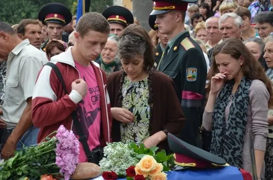 На Рівненщині похоронили 22-річного старшого лейтенанта Владислава Рильського, який загинув в зоні АТО (Фоторепортаж) — фото 4