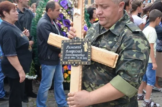На Рівненщині похоронили 22-річного старшого лейтенанта Владислава Рильського, який загинув в зоні АТО (Фоторепортаж) — фото 5
