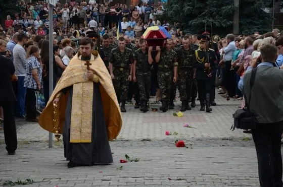 На Рівненщині похоронили 22-річного старшого лейтенанта Владислава Рильського, який загинув в зоні АТО (Фоторепортаж) — фото 9