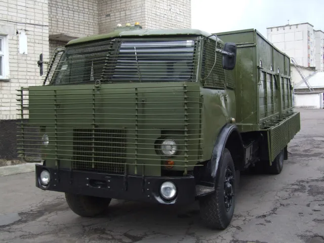 У зону АТО відправляють броньовану вантажівку — фото 1