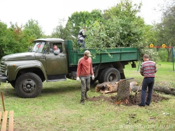 На Пагорбі Слави завершують облаштовувати дитяче містечко (Фото) — фото 1