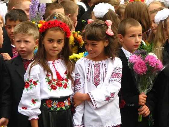 У рівненських школах сьогодні пролунав перший дзвінок (Фоторепортаж) — фото 4