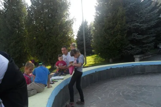 Рівненські діти знову малювали для військових (Фоторепортаж) — фото 1