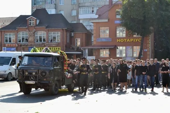 На Рівненщині в останню путь провели 23-річного героя (Фоторепортаж) — фото 2