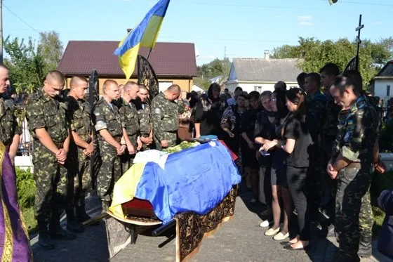 На Рівненщині в останню путь провели 23-річного героя (Фоторепортаж) — фото 3