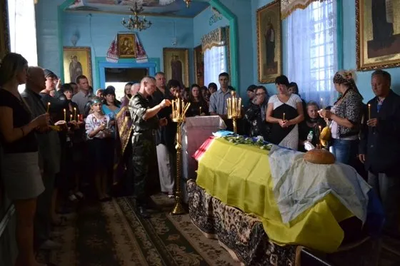 На Рівненщині в останню путь провели 23-річного героя (Фоторепортаж) — фото 6