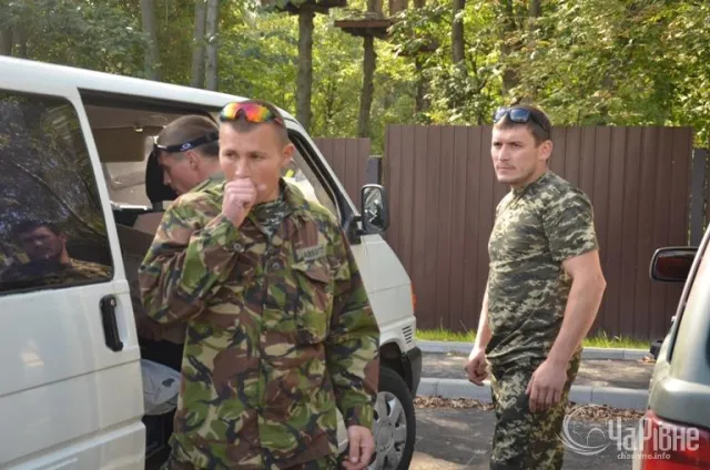 15 військових 51-ої окремої механізованої бригадивирушили з Рівного у зону АТО (Фоторепортаж) — фото 2