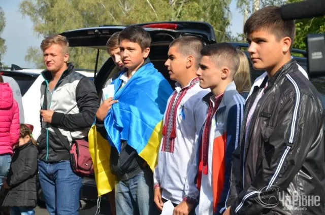 15 військових 51-ої окремої механізованої бригадивирушили з Рівного у зону АТО (Фоторепортаж) — фото 7