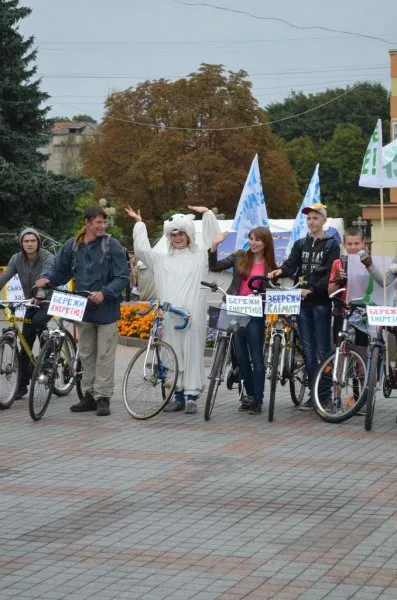 На майдані Незалежності Екоклуб провів велопробіг «Бережи енергію – зупини зміни клімату!» (Фото) — фото 2