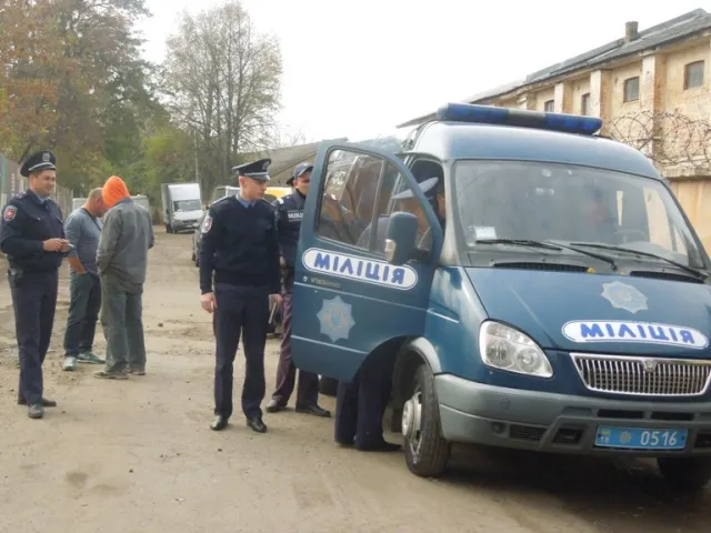 «Ріверсайд» в облозі. На Кіківідзе, 66 зібрались правоохоронці, прокурор міста та активісти (Фоторепортаж) — фото 8