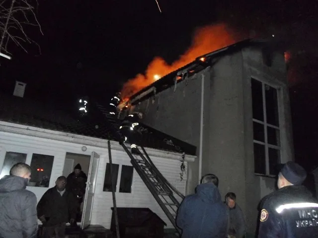 На Рівненщині горів маєток «Царя» (Фото) + (Відео) — фото 1