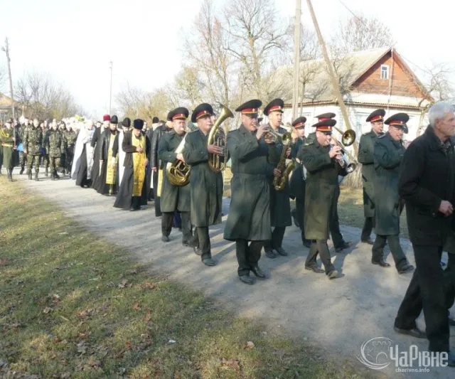 На Рівненщині поховали 32-річного сержанта (Фото) — фото 3