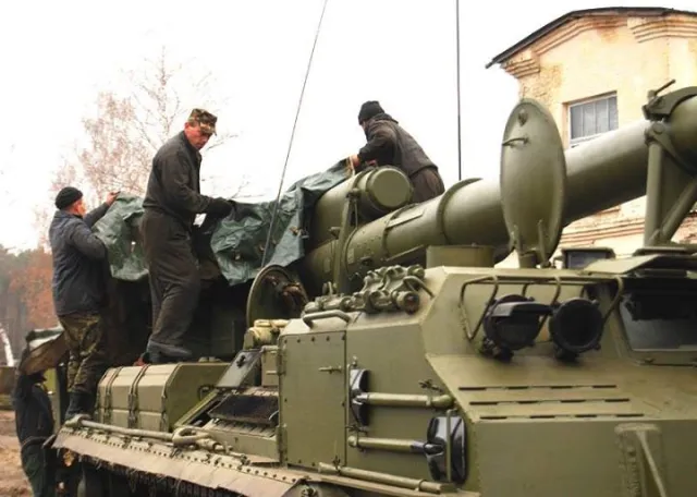 На Рівненщині відновлюють потужні самохідні гаубиці «Піони» — фото 1