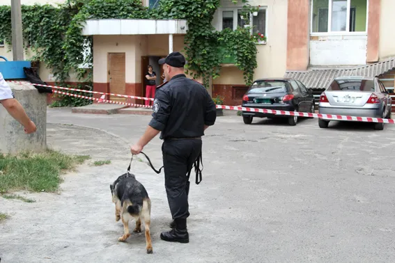 Правоохоронці встановлюють зловмисника, який підстрелив рівнянина (фото) — фото 3