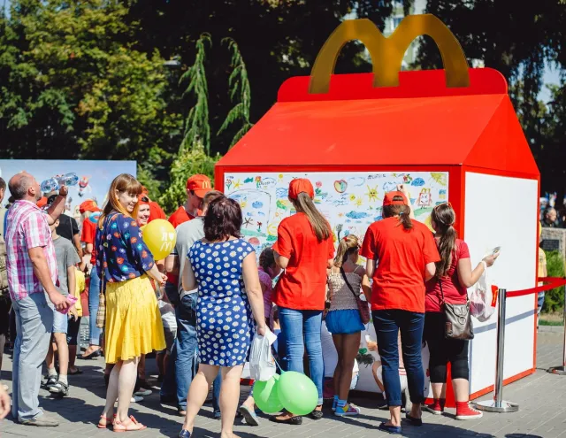 Близько 3 200 відвідувачів завітало на свято радості від Хеппі Міл® у Рівному! — фото 1
