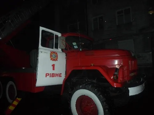 Через пожежу рятувальники Рівного евакуйовували 14 людей (фото) — фото 2